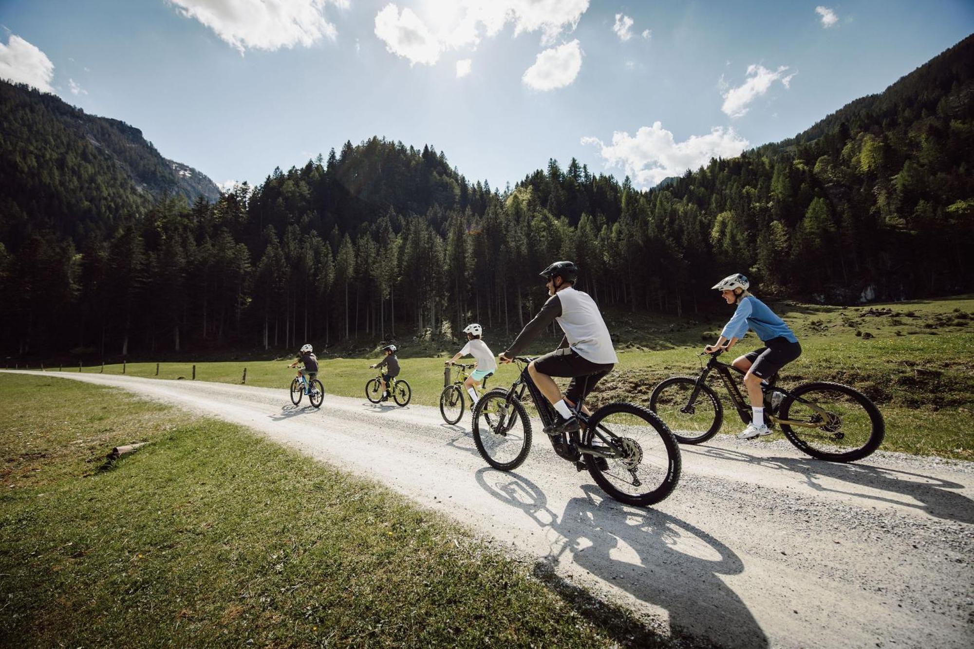 Dips&Drops - The First Bike And Ski Hub Флахау Экстерьер фото