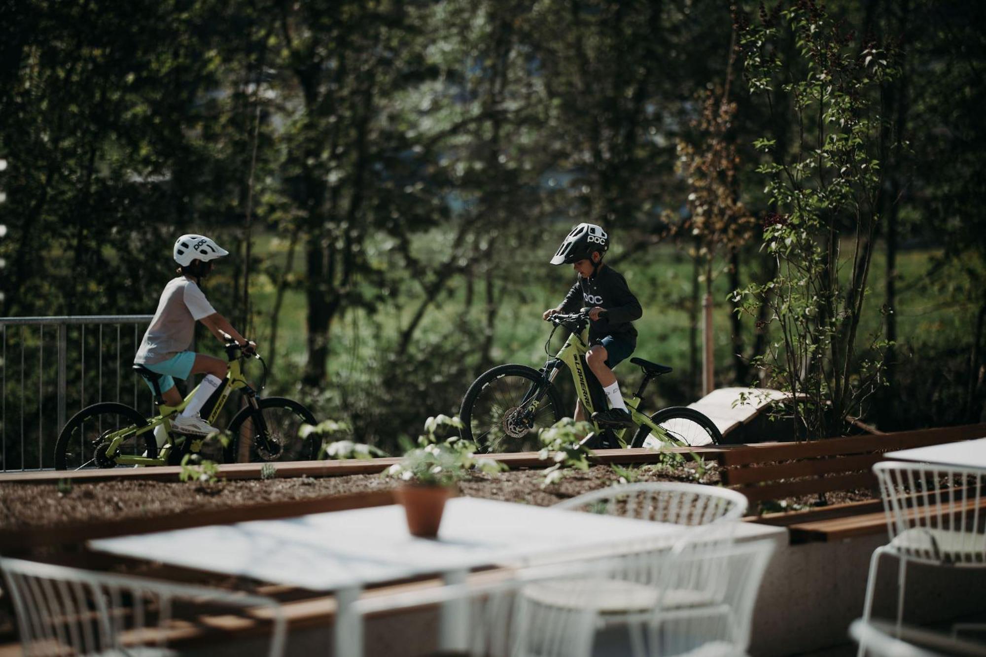 Dips&Drops - The First Bike And Ski Hub Флахау Экстерьер фото