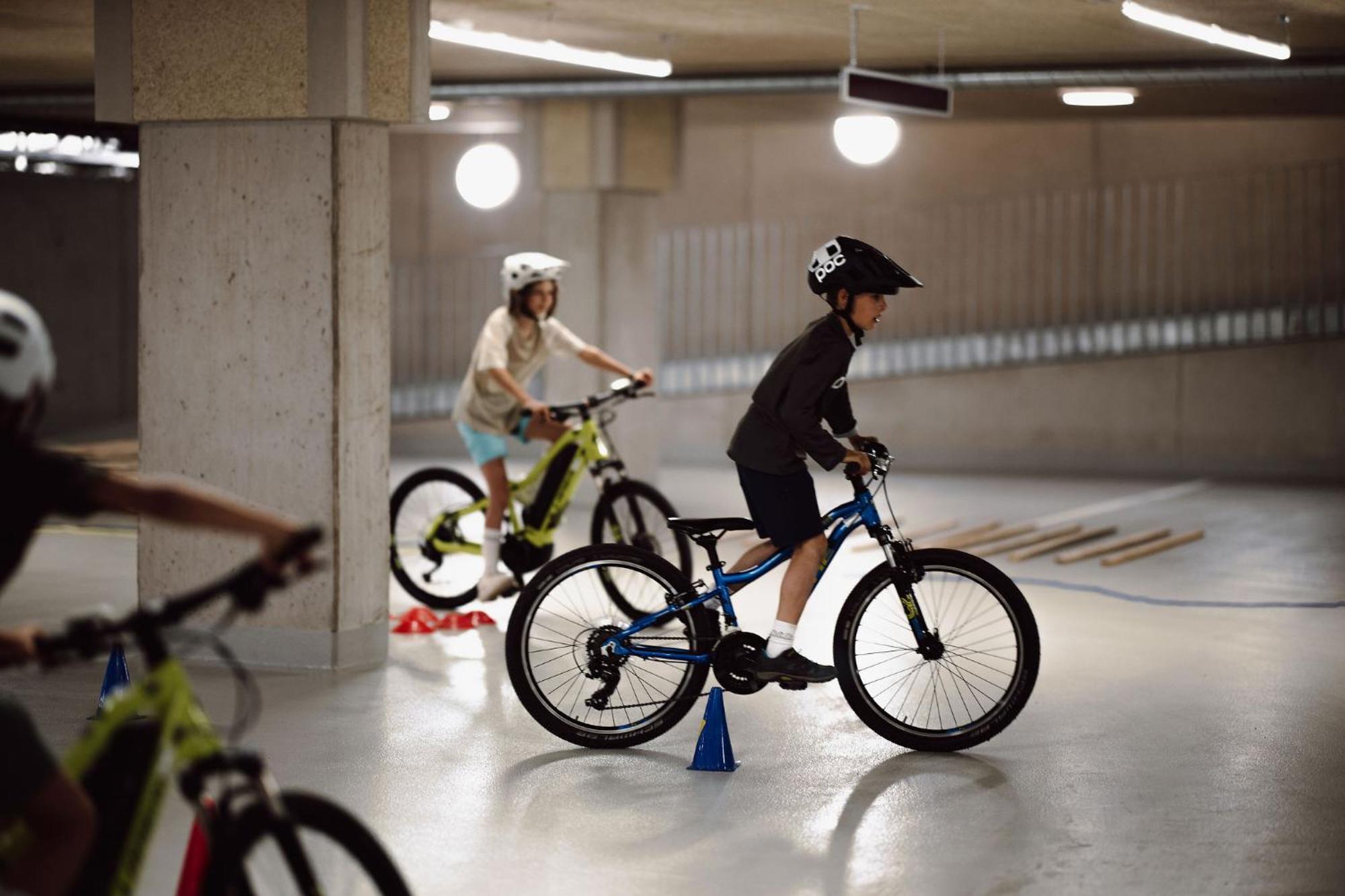 Dips&Drops - The First Bike And Ski Hub Флахау Экстерьер фото