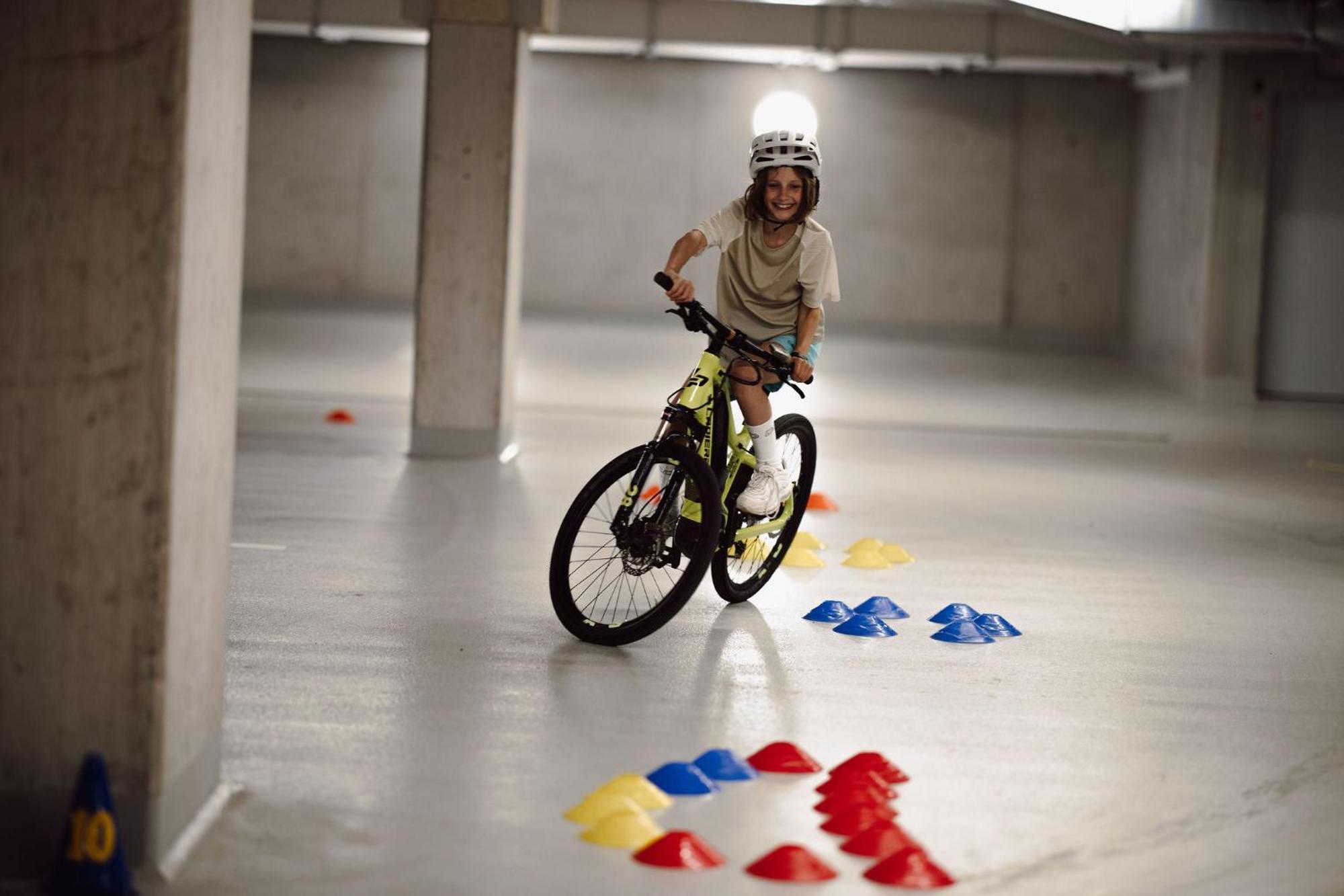 Dips&Drops - The First Bike And Ski Hub Флахау Экстерьер фото